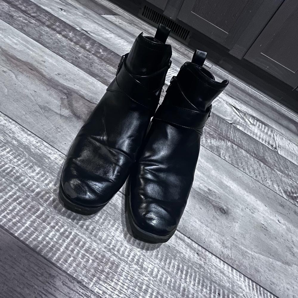 Super Cute Black Time and Tru Boots